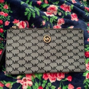 Michael Kors wristlet